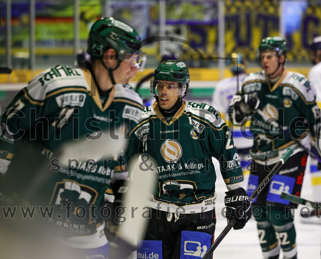 2025-12-05_120_TSV_Erding_gegen_Stuttgart_Rebels | Erding, Deutschland, 05.12.2025:Eishockey, Oberliga Süd 2025 / 2026, 23. Spieltag, TSV Erding gegen Stuttgart Rebels, Endergebnis: 5:6Mark Waldhausen (Erding Gladiators, #27)Foto: Christian Riedel / fotografie-riedel.net