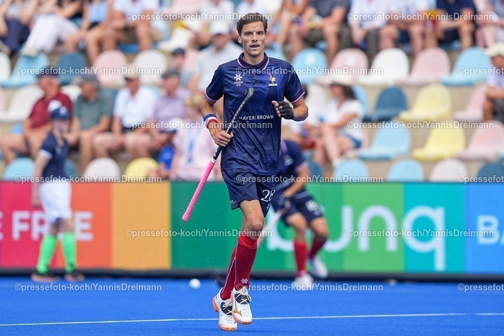 xydrx12082501019 | 12.08.2025, xydrx, Herren EuroHockey Championship 2025, Gruppenphase, Gruppe B, Frankreich - England, Sparkassenpark Mönchengladbach: Timothee Clement (Franzoesische Feldhockey Nationalmannschaft #28)