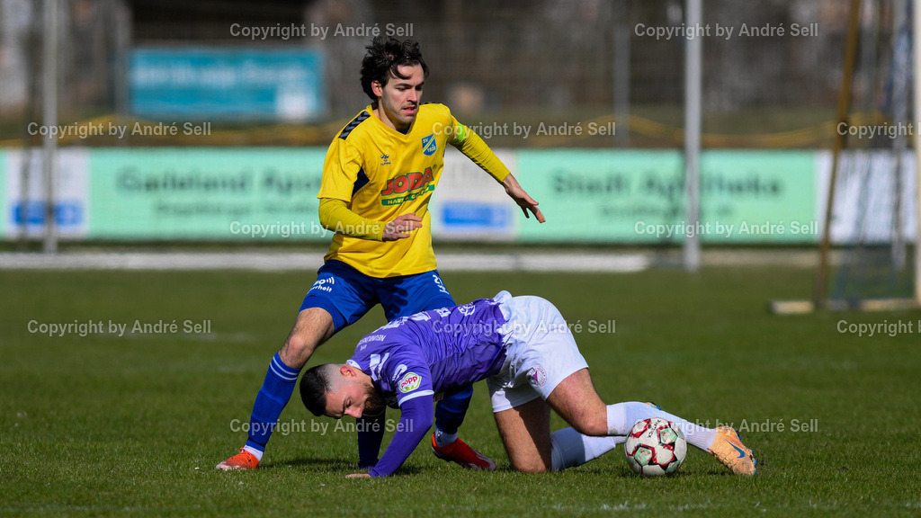 VfR Neumünster vs SV Todesfelde | Rafael Krause (VfR #21) vs Maximilian Musci (Todesfelde #21) / Fußball-Oberliga Männer 2025/2026 / VfR Neumünster vs SV Todesfelde / VfR Stadion / Neumünster / 15.03.26 - Realisiert mit Pictrs.com