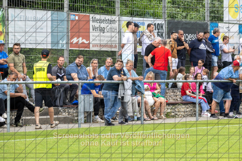 20250616_182250_0016 | #,  TV Eybach (weiß) vs. 1.FC Donzdorf II (rot), Fussball, Entscheidungsspiel 3 in Kreisliga A3 - Bezirk Neckar/Fils, Saison 2024/2025, Rasensportplatz, Staufenecker Str. 41, 73084 Salach, 16.06.2025 - 18:30 Uhr,Foto: PhotoPeet-Sportfotografie/Peter Harich
