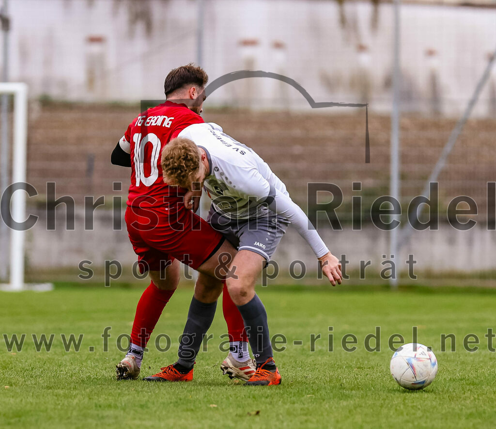 2023-10-15_014_SV_Eintracht_Berglern_gegen_FC_Tuerkguecue_Erding | Berglern, Deutschland, 15.10.2023:
Fußball, Kreisklasse 2023 / 2024, 10. Spieltag, SV Eintracht Berglern gegen FC Türkgücü Erding, Endergebnis: 1:0

Ömer Altinisik (FC Türk Gücü Erding, #10), Maurice Steck (SV Eintracht Berglern, #11)

Foto: Christian Riedel / fotografie-riedel.net