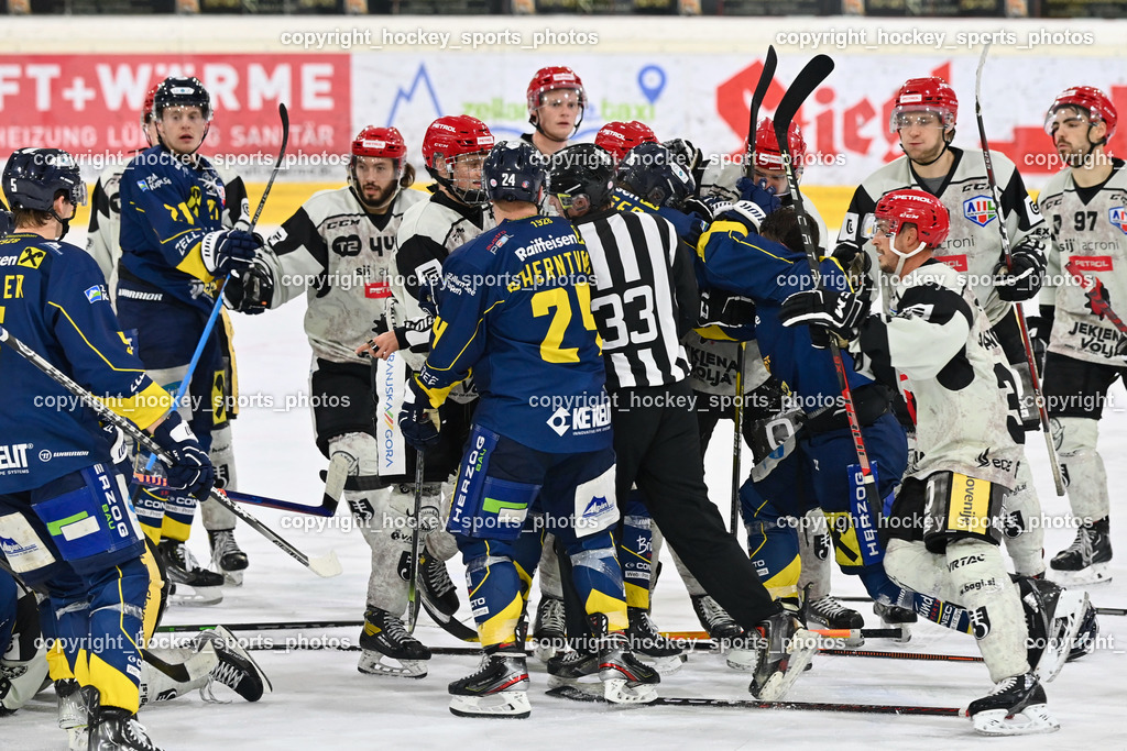 EK Zeller Eisbären vs. HDD Jesenice 1.10.2022 | #11 Ban Daniel, KANYO Tamas, Referees, #47 Glavic Gasper, Faustkampf, #40 Blomberg Niki, #91 Jezovsek Zan, #26 Rep Ozbej, #9 Rajsar Patrik