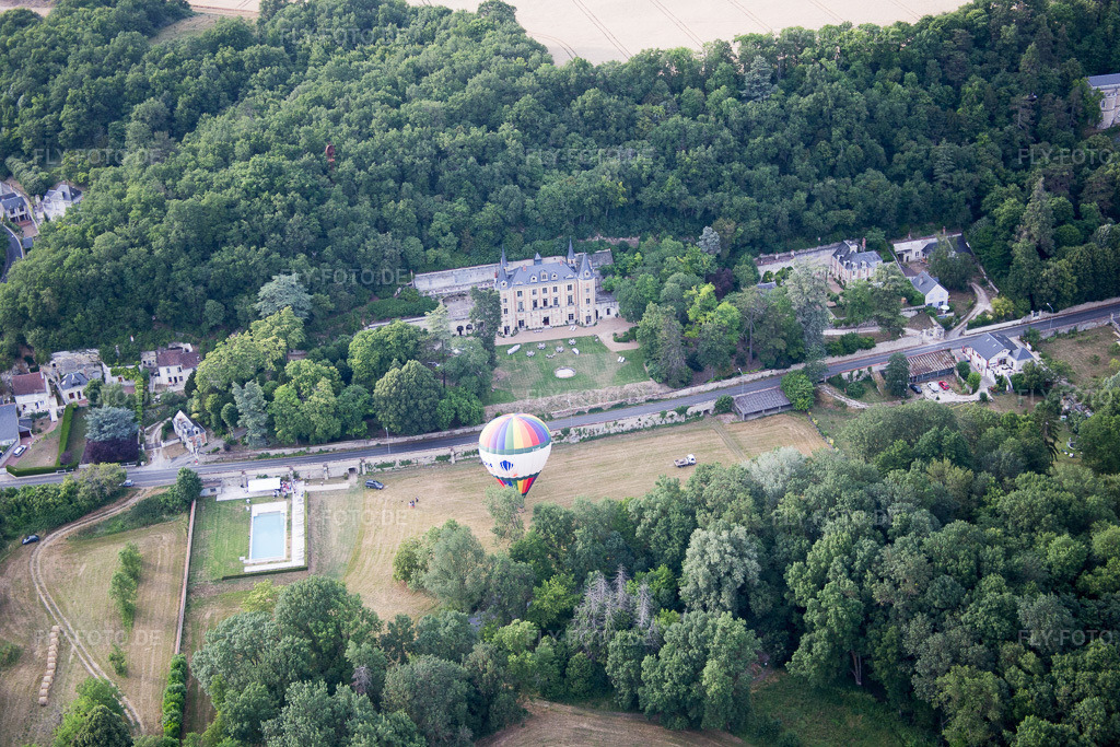 Luftbild: Ortsansicht in Nazelles-Négron im Bundesland Indre-et-Loire in Frankreich. – Foto: IMG_082318.jpg vom 20.06.2015 durch Werner Riehm/FLY-FOTO.de – Auflösung des Originals: 5472 x 3648 px