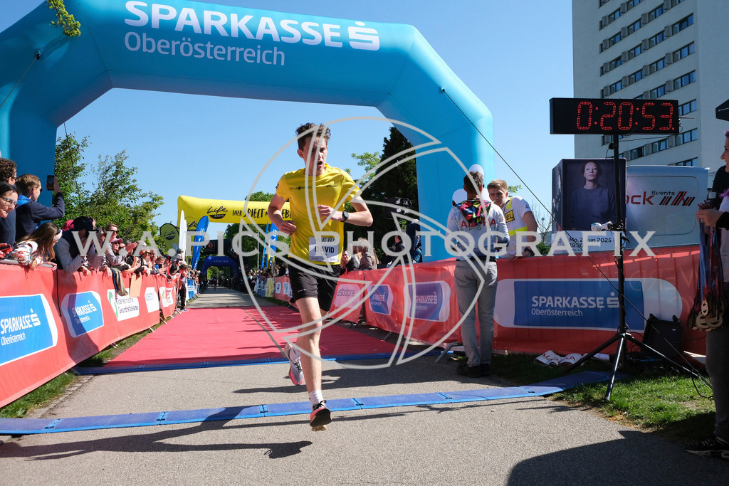 ..... | LINZ,AUSTRIA,27.April 25, Int. 3 Brückenlauf Linz  , Image shows: Photo: WAPICS / Michael Ring