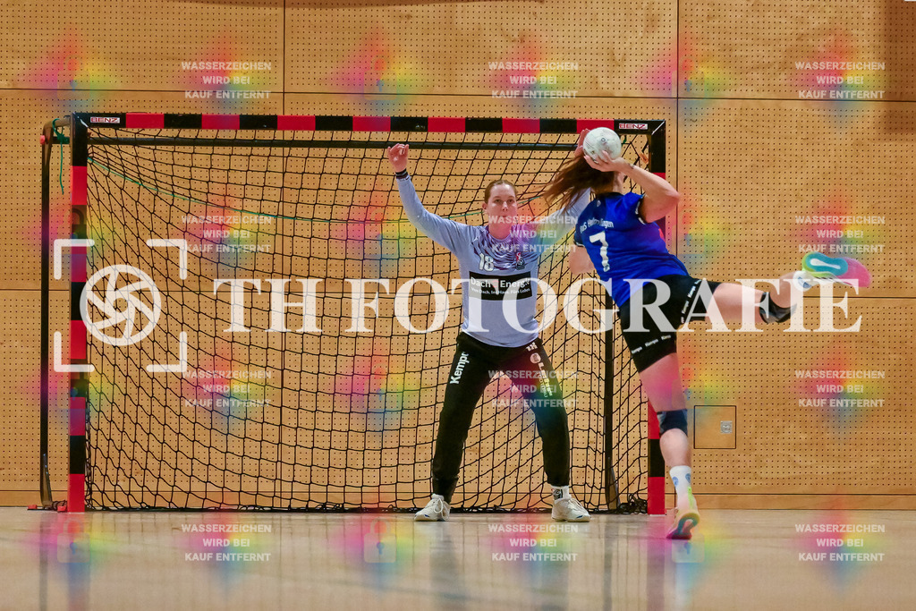 GER, SG Maulburg/Steinen - TuS Helmlingen, Frauen-Handball, Oberliga Suedbaden, 19. Spieltag, Saison 2024/2025, 23.03.2025 | Geraldine Kimmer (TuS Helmlingen, #7), Zoe Zscherper (SG Maulburg/Steinen, #18)GER, SG Maulburg/Steinen - TuS Helmlingen, Frauen-Handball, Oberliga Suedbaden, 19. Spieltag, Saison 2024/2025, 23.03.2025Foto: TH Fotografie/Thomas Hess
