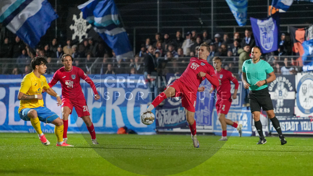 Fußball, Herren, Saison 2025/2026, Regionalliga Nordost, 13. Spieltag, FSV 63 Luckenwalde vs. SV Babelsberg 03, Freitag 24.10.2025, Werner-Seelenbinder-Stadion Luckenwalde, | Fußball, Herren, Saison 2025/2026, Regionalliga Nordost, 13. Spieltag, FSV 63 Luckenwalde vs. SV Babelsberg 03, Freitag 24.10.2025, Werner-Seelenbinder-Stadion Luckenwalde, Im Bild: Nils Schätzle (Babelsberg) - Realisiert mit Pictrs.com