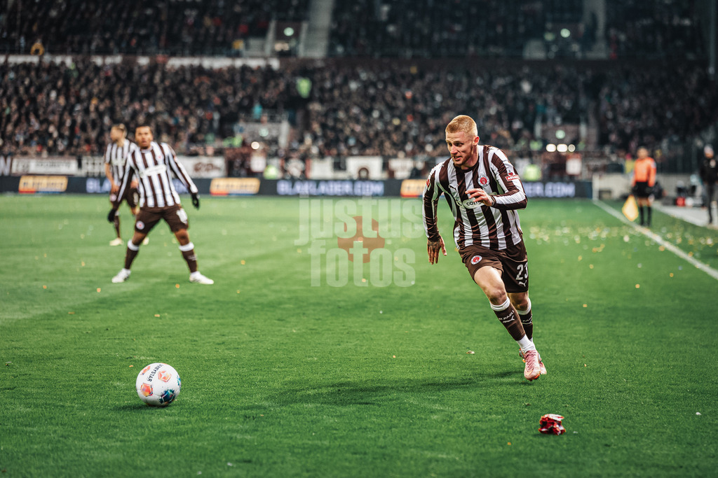 Fußball | Männer | Saison 2025/2026  | Fußball-Bundesliga | 11. Spieltag | FC St. Pauli vs. 1. FC Union Berlin | 23.11.2025 | Louis Oppie (#23, FC St. Pauli)