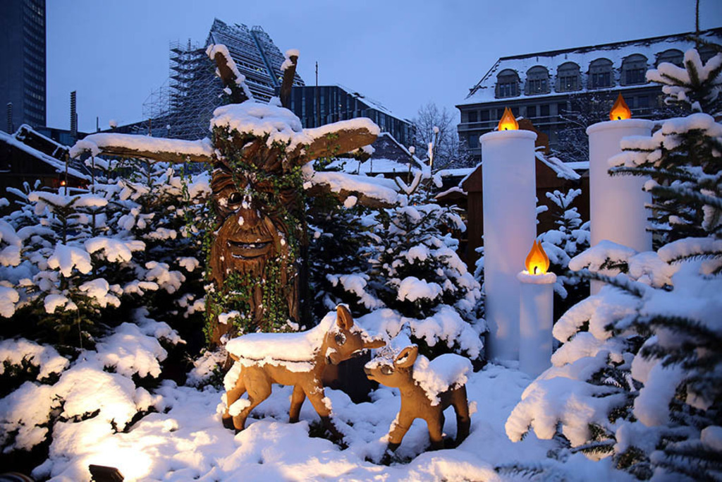 Leipziger Weihnachtsmarkt - Märchenwald | Entdecke über 20 Kategorien Leipzig-Motive: Foto-Downloads, hochwertige Poster, Leinwand- & Fine-Art-Prints. Jetzt Lieblingsfoto im Bildlexikon Leipzig Shop bestellen!