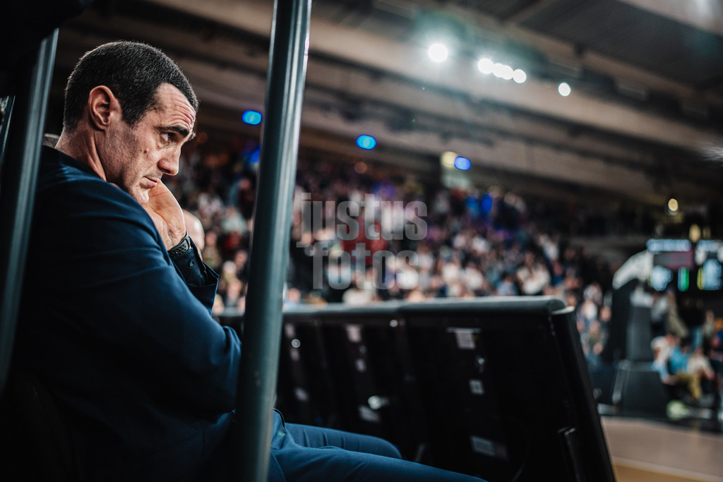 Basketball | Männer | Saison 2024/2025 | easyCredit Basketball Bundesliga | 16. Spieltag | Veolia Towers Hamburg vs. Telekom Baskets Bonn | 10.01.2025 | Trainer Roel Moors (Telekom Baskets Bonn)