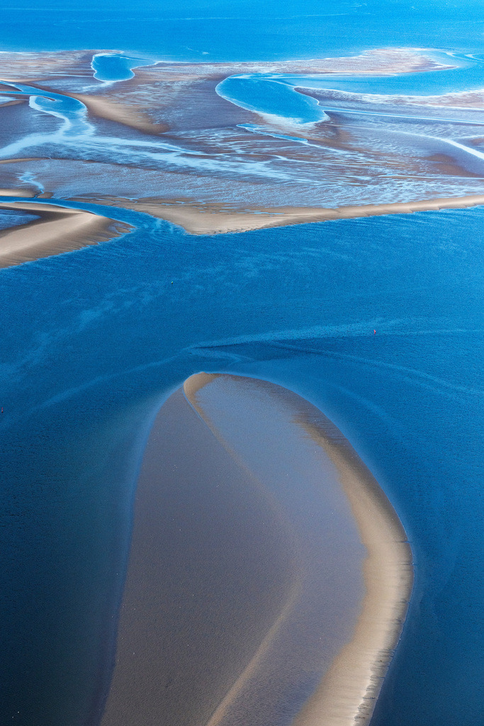 dr__0057093.jpg | SANKT PETER-ORDING 18.09.2020 Sandbank- Landfläche in der Meeres- Wasseroberfläche der Nordsee in Tating im Bundesland Schleswig-Holstein. // Sandbank- forest area in the sea water surface of North Sea in Tating in the state Schleswig-Holstein. Foto: Daniel Reiter