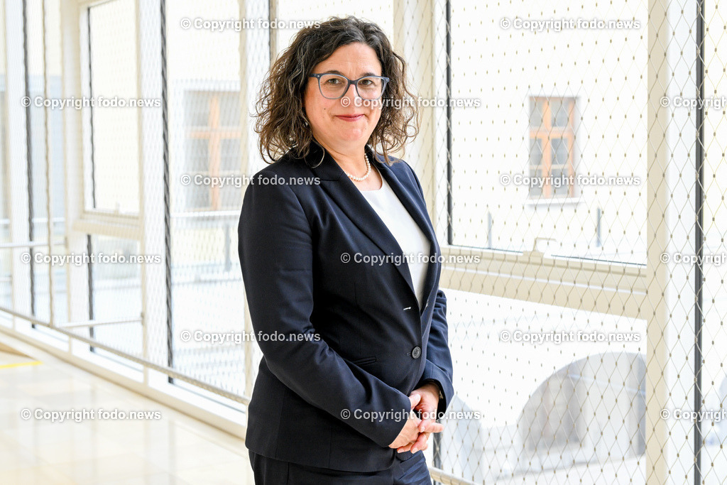 Pressekonferenz WKO Ooe_ Duale Akademie - Mehrgewinn für unsere Wirtschaft_ 26.04.2023-7 | 26.04.2023, Presseclub Linz, AUT, Pressekonferenz WKO Ooe, Duale Akademie - Mehrgewinn für unsere Wirtschaft, im Bild Bettina Huemer (Leiterin der Lehrlingsausbildung - Fronius International GmbH)