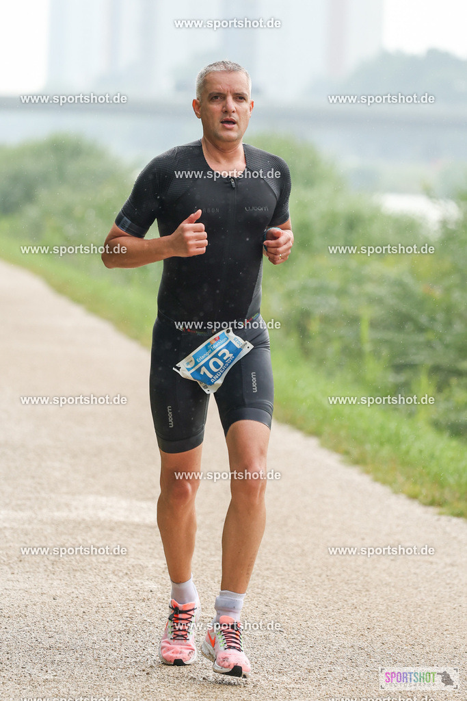 LUR_1228 | 34. M-net Erlanger Triathlon 2025 #erlangertriathlon  #mnettriathlon2025 #mnettriathlon #team #olympischedistanz #mitteldistanz #triathlon #maindonaukanal  #erlangertriathlon2025 #yourpictrs #tv1848 #tv1848erlangen  #triathlonbayern #sportinerlangen #demsportverbunden #sportshot_your_pictrs Copyright: www.sportshot.de