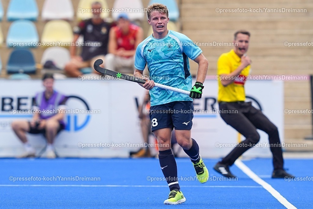 xydrx1408252037 | 14.08.2025, xydrx, Herren EuroHockey Championship 2025, Gruppe C, Belgien - England, Sparkassenpark Mönchengladbach: Jacob Payton (ENG #8)