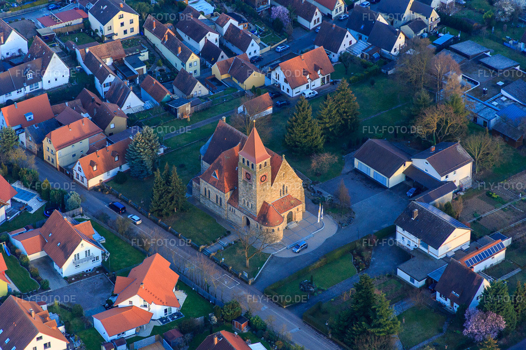 Luftbild: Kath. Kirche St. Michael in Insheim im Bundesland Rheinland-Pfalz in Deutschland. Foto: IMG_086850.jpg vom 26.03.2016 durch Werner Riehm/FLY-FOTO.de