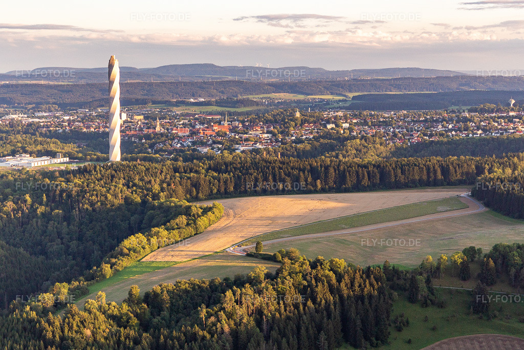 Luftbild: TK Elevator Testturm in Rottweil im Bundesland Baden-Württemberg in Deutschland. Foto: IMG_128744.jpg vom 27.08.2021 durch Werner Riehm/FLY-FOTO.de