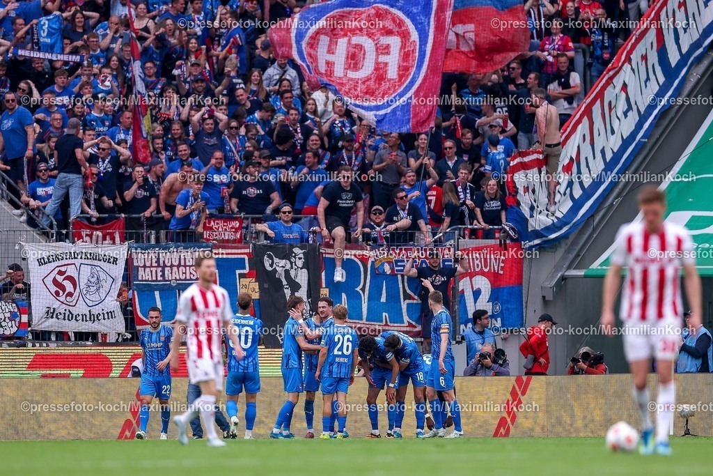 1FC10052601069 | 10.05.2026, Fußball, 1. FC Köln - 1. FC Heidenheim, 1. Fußball Bundesliga Herren, 33. Spieltag, RheinEnergie-STADION, Saison 2025 / 2026: Torjubel nach dem Tor zum 3:1 durch Torschütze Jan Schöppner (FC Heidenheim #03) DFB regulations prohibit any use of photographs as image sequences and or quasi-video.