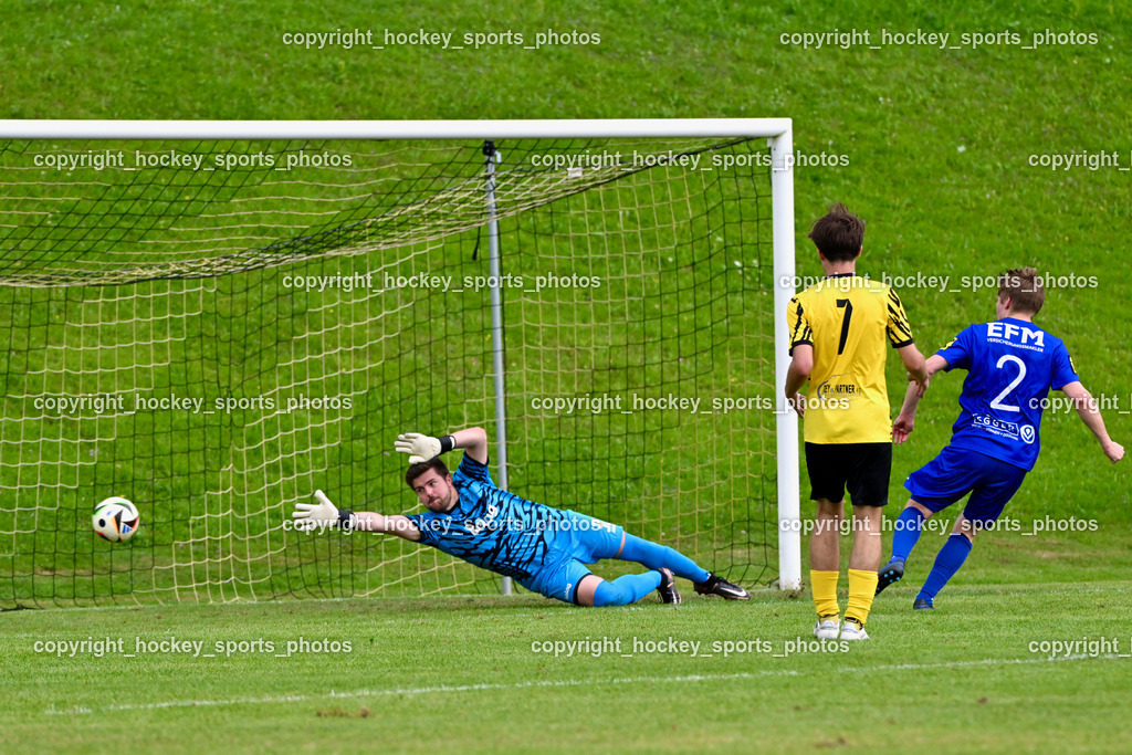 FC Faakersee vs. Union Matrei | #1 Michael Lessiak FC Faakersee, #7 Felix Michael Bachlechner FC Faakersee, #2 Thomas Riepler Matrei, Tor Union Matrei, FC Faakersee vs. Union Matrei, FC Faakersee vs. Union Matrei am 18.08.2024 in Finkenstein (Sportplatz Faakersee), Austria, (Photo by Bernd Stefan)