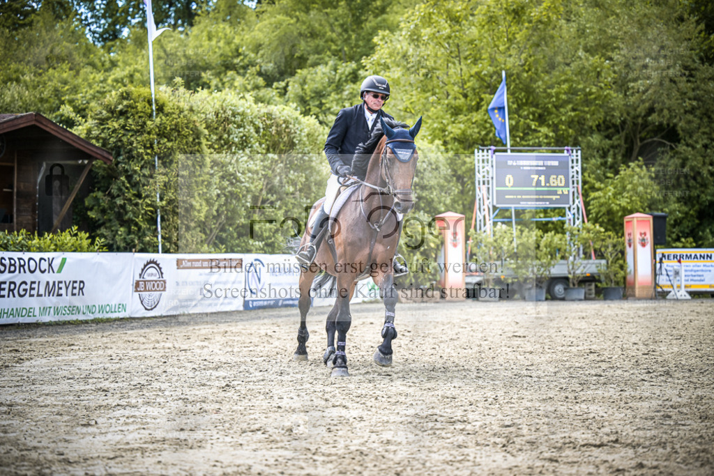 DOS_0043 | Entdecke hochwertige Reitturnierfotos von Foto Oger. Professionell, emotional und authentisch – jetzt Lieblingsmomente im Shop bestellen. - Realisiert mit Pictrs.com