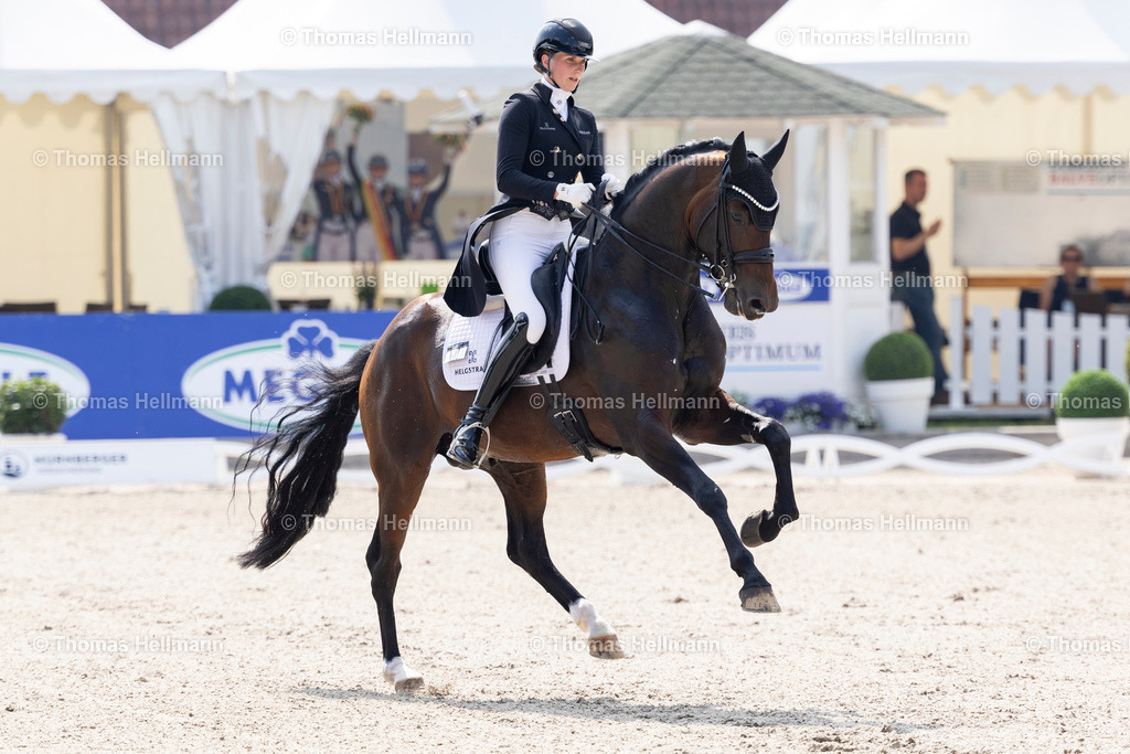 TH_31-RICHTER Leonie (GER)_ Be Sure FRH_31022 | Longines Balve Optimum 2025 am 14.06.25 in Balve, Schloss Wocklum, 31RICHTER Leonie (GER), Be Sure FRH