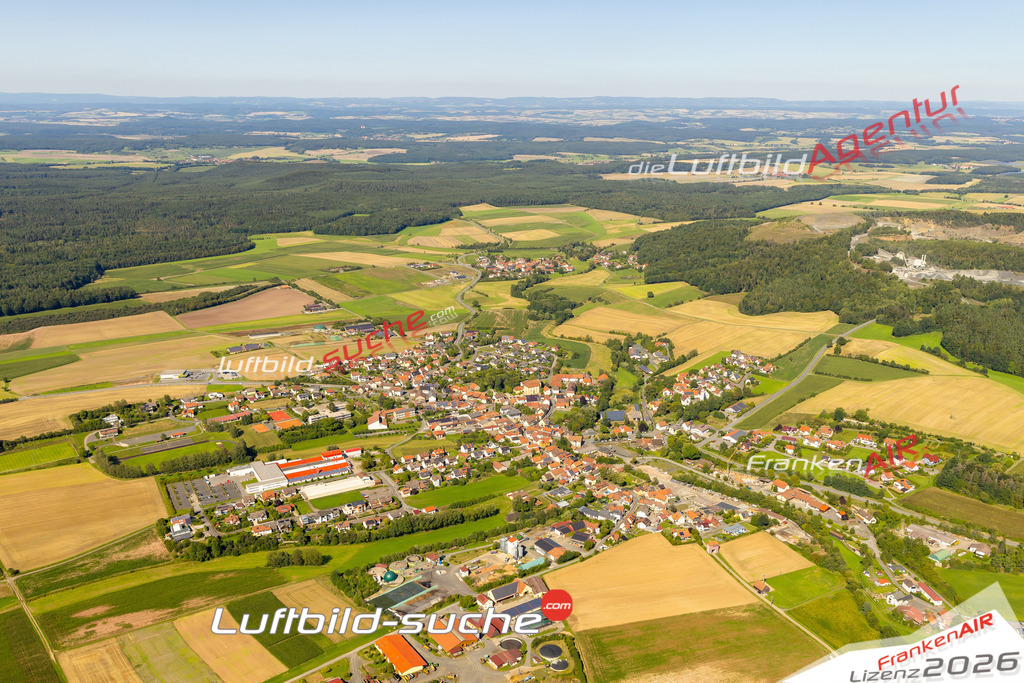 Das Luftbild zeigt :  Maroldsweisach - Die Luftaufnahme wurde 2023 vom UL-Flugzeug aus erstellt ( keine Drohne ) - Hochauflösende Luftaufnahme - Für grossformatige Ausdrucke geeignet. Die Geschenkidee !Mit Lizenz und Bildrechte bestellbar