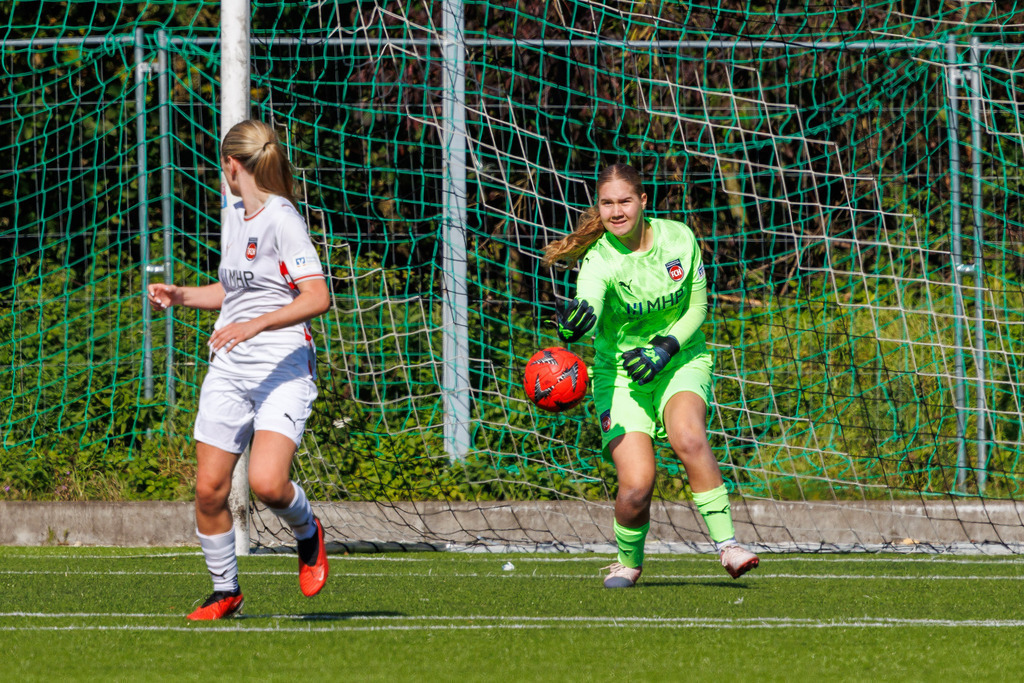 FCHHÜT_251003_3911 | 1.FC Heidenheim 1846 II vs. TSV Hüttlingen, Fußball, Frauen, Bezirkspokal, 2025/2026, 1.Runde, 03.10.2025 in Mergelstetten, Sportplatz 2(Foto: Michael Bulling) - Realisiert mit Pictrs.com