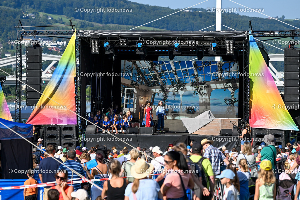 Kinderklangwolke Linz 2023_ 10.09.2023-34 | 10.09.2023, Donaulaende Linz, AUT, Kinderklangwolke 2023, im Bild Kinderklangwolke, Buehne, Zuschauer