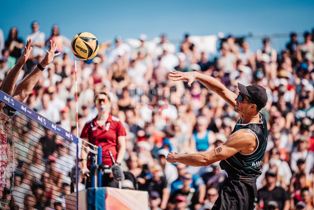 Beachvolleyball | Männer | Deutsche Meisterschaften 2025 Timmendorfer Strand | 07.09.2025 | Sven Winter beim Angriff