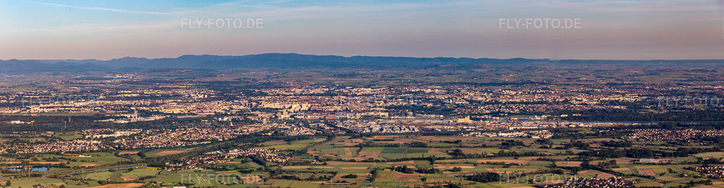 Luftbild: Panorama von Osten in Kehl im Bundesland Baden-Württemberg in Deutschland. Foto: IMG_114970-Pano.jpg vom 01.06.2019 durch Werner Riehm/FLY-FOTO.de – Auflösung des Originals: 13072 x 3394 px