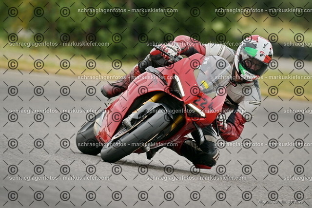 25bt05-0243 | markuskiefer.com - Realisiert mit Pictrs.com