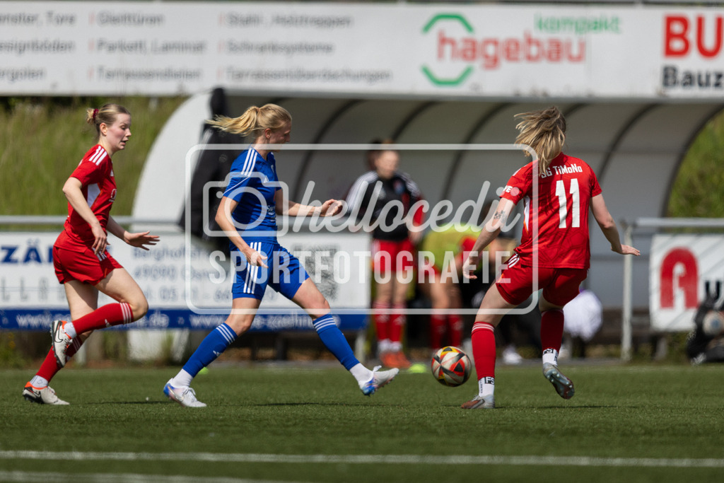 Hollage_TiMoNo_2026-57 | Marie Wulftange (8, BW Hollage) passt den Ball zur Mitspielerin. - Realisiert mit Pictrs.com