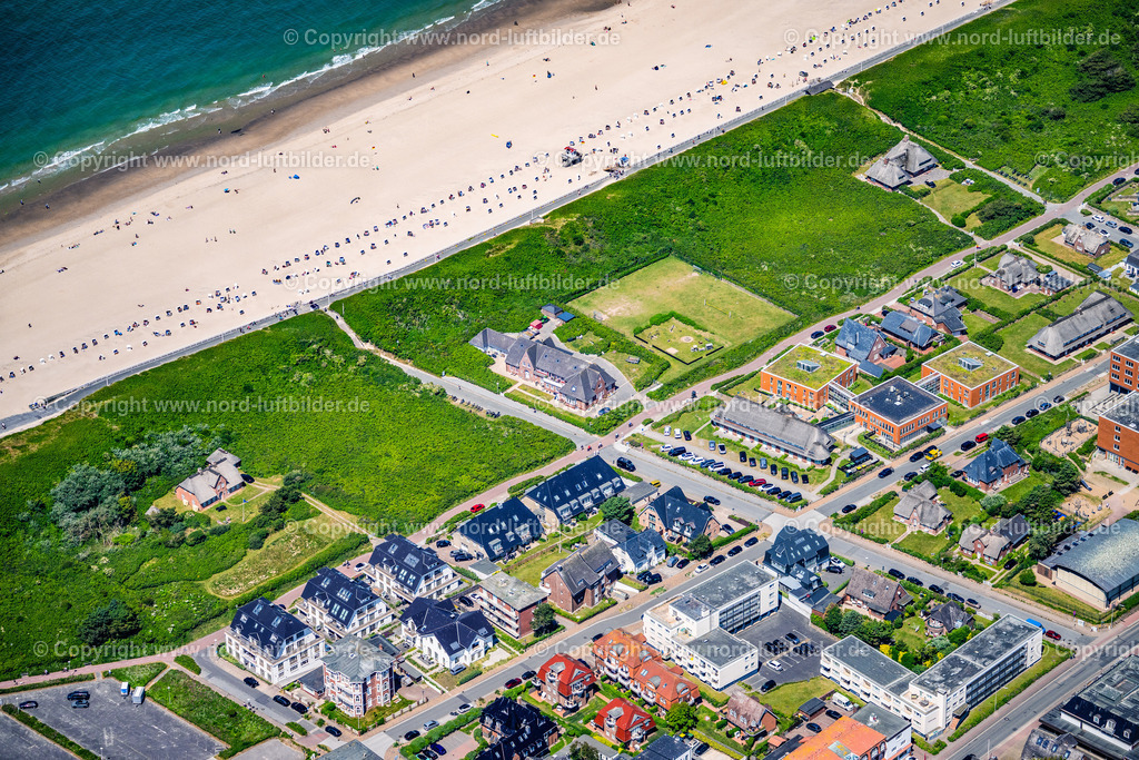 Sylt_Westerland_Friesenhaus_Frisischestrasse_ELS_0516210625 | WESTERLAND 21.06.2025 Sandstrand- Landschaft " Weststrand " " Friesenhaus " in Westerland (Sylt) im Bundesland Schleswig-Holstein, Deutschland. // Sandy beach landscape " Weststrand " " Friesenhaus " in Westerland (Sylt) in the federal state of Schleswig-Holstein, Germany. Foto: Martin Elsen