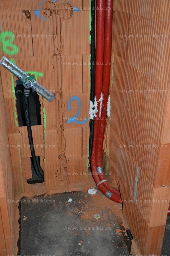 bib-lg15-sanitaer-0059 | Nach LV-Leistungsgruppen sortierte Detailfotos über den Bau eines Hauses. Alle Hausbau-Bilder direkt vom Urheber und Autor der Website Haus-Selber-Bauen.com