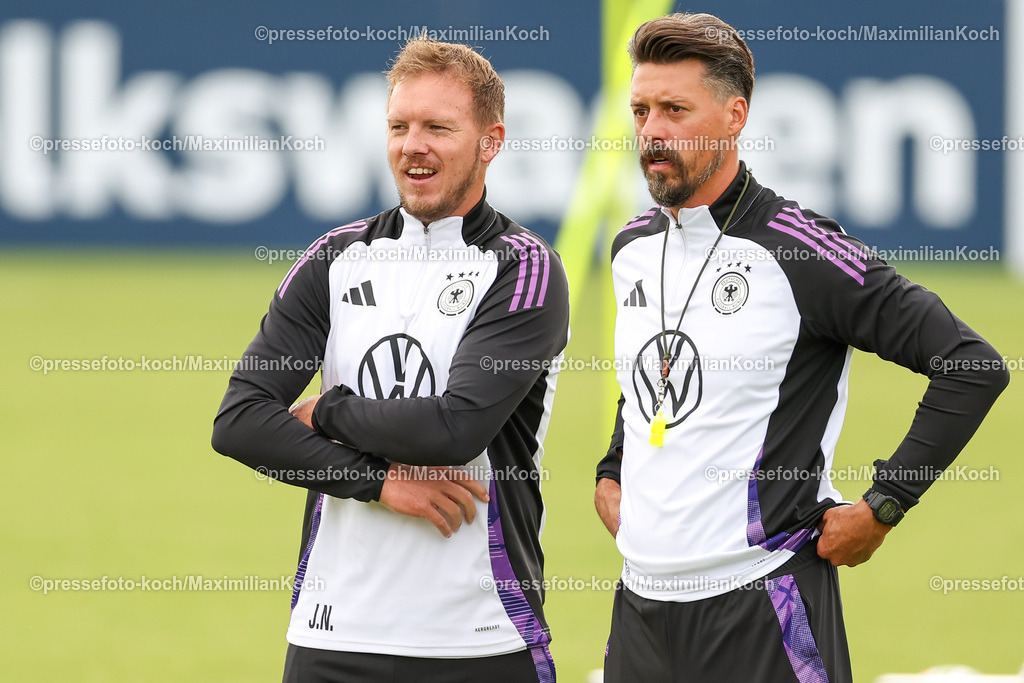 DFB08092402080 | 08.09.2024, Düsseldorf, Fußball, öffentliches Training der DFB Nationalmannschaft Deutschland,  Paul-Janes-Stadion: Trainer Julian Nagelsmann (GER Bundestrainer) Sandro Wagner (GER Assistenztrainer)DFB regulations prohibit any use of photographs as image sequences and or quasi-video.