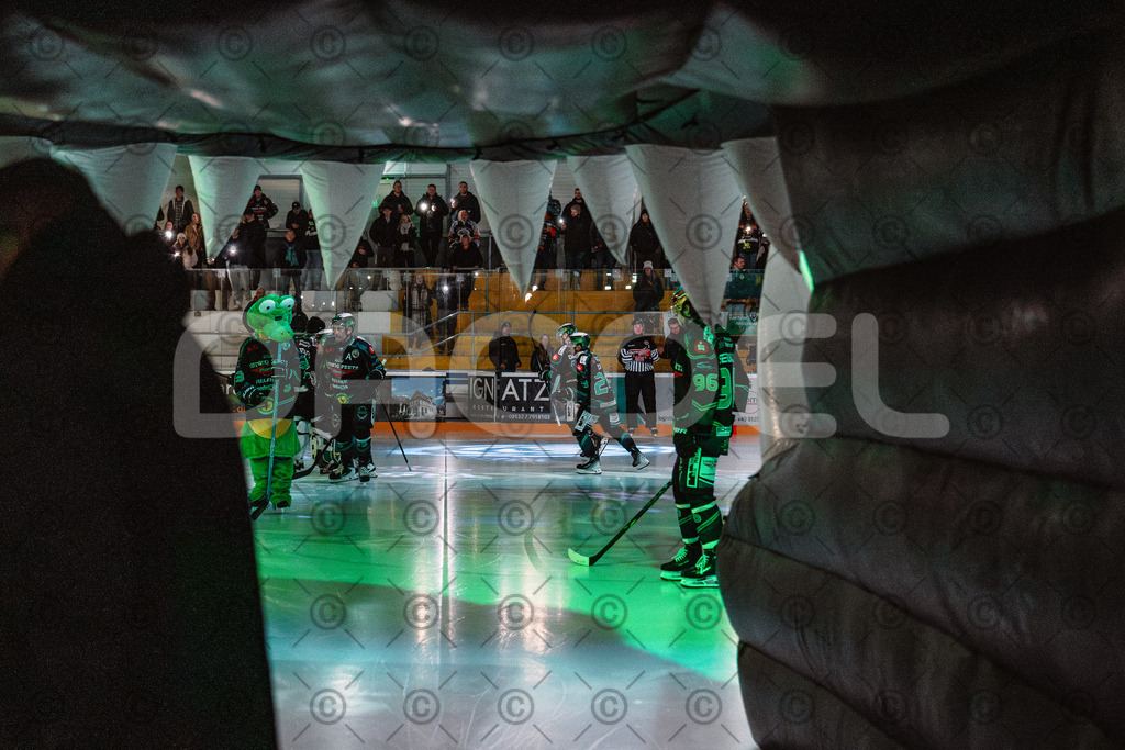 Alligators_vs_Passau_03_12_2025-13 | Höchstadt Alligators Fotogalerie: Eishockey-Action aus Franken. Professionelle Spielfotos, Portraits & Stadionbilder zum Download. Jetzt entdecken! - Realisiert mit Pictrs.com