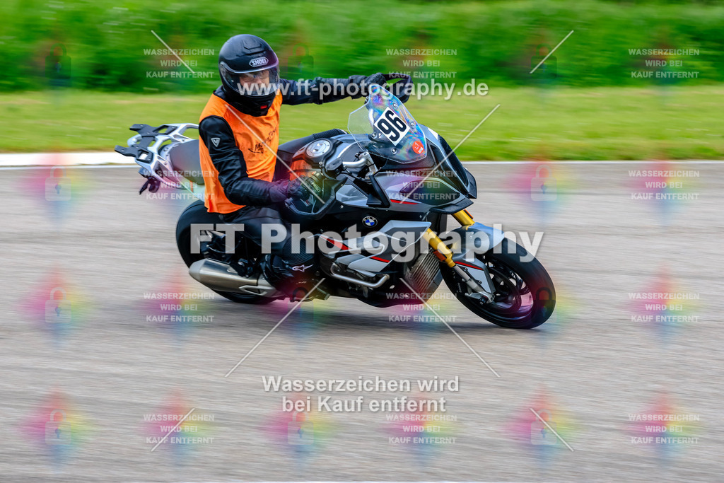 MotoTeam-9743 | Hier findet Ihr Bilder von Touristenfahrten auf der Nürburgring Nordschleife oder von anderen Veranstaltungen die ich besucht habe. Viel Spass beim Durch Schauen 