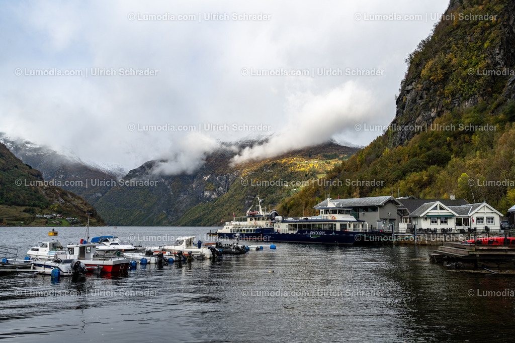 10047-10039 - Am Geirangerfjord - Norwegen | Stockfoto und Bilderpool mit Bildmaterial aus Deutschland, dem Harz, Halberstadt, Quedlinburg, Wernigerode und weltweit. Qualitativ hochwertige und professionelle Fotos anschauen und kaufen. - Realisiert mit Pictrs.com