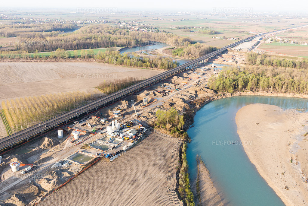 Aerial view: View of the town in Ronchis in the state Udine, Italy. – Photo: IMG_105668.jpg taken on 04/08/2018 by Werner Riehm/FLY-FOTO.com – Resolution of the original: 5472 x 3648 px