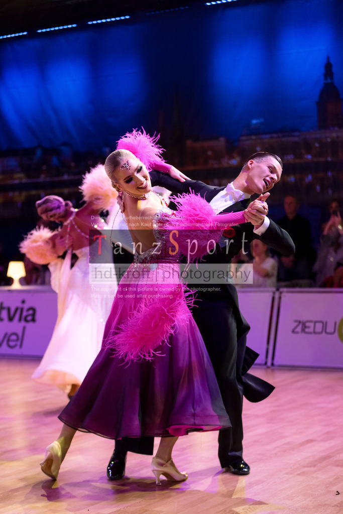 20241215_WDSF_Int_Open_Std-Riga-8895 | Tanzsportbilder, Standardtanz, Lateintanz, WDSF, DTV, LTVB, dancecomp, goc, hessen tanzt, blaues band der spree, walzer, tango, wiener walzer, slowfox, quickstepp, samba, rumba, cha-cha-cha, paso doble. jive, hd-kroft photography, turniertanzsport