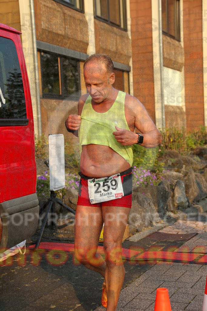 240802_1933_EX1_6578 | Sportfotografie im Rhein-Sieg Kreis, Köln, Bonn, NRW, Rheinland Pfalz, Hessen, etc. Unser Tätigkeitsfeld umfasst den Laufsport vom Volkslauf über den Marathon, Duathlon, Triathon bis zum Ultralauf wie Kölnpfad Ultra oder Schindertrail.