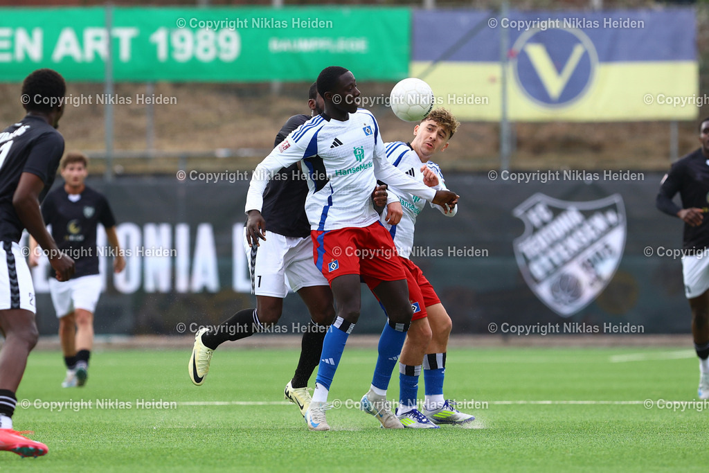 NH_Teutonia05_HamburgerSVU21_RegionalligaNord_23022025 | #7 Kevin Okyere Weidlich (FC Teutonia 05), #10 Bilal Yalcinkaya und #19 Omar Sillah (Hamburger SV U21)Fußball I Herren I Regionalliga Nord I Saison 2024-2025 I 23. Spieltag I Teutonia 05 - Hamburger SV U21 I 23.02.2025 I Stadion Hoheluft