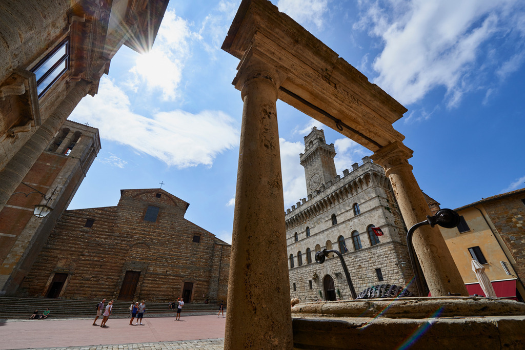 Piazza Grande | Montepulciano, Italien - September 07, 2016: Blick auf den Piazza Grande. - Realisiert mit Pictrs.com