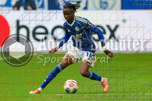 05.04.2026, GER, Fussball, Herren, 2. BL, Saison 2025/2026, FC Schalke 04 - Karlsruher SC | Moussa Ndiaye (S04) in Aktion am Ball, Einzelaktion 