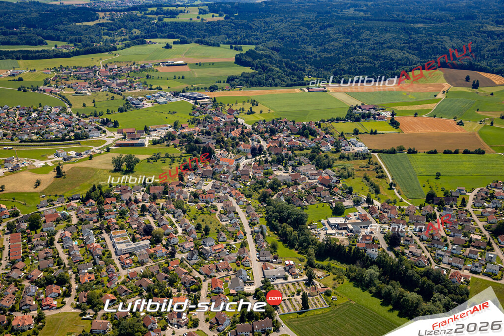 Das Luftbild zeigt :  Bergatreute - Die Luftaufnahme wurde 2024 vom UL-Flugzeug aus erstellt ( keine Drohne ) - Hochauflösende Luftaufnahme - Für grossformatige Ausdrucke geeignet. Die Geschenkidee !Mit Lizenz und Bildrechte bestellbar