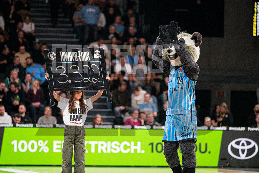 Basketball I Herren I Bundesliga I Saison 2025/2026 I 8. Spieltag I Veolia Towers Hamburg - MHP Riesen Ludwigsburg | CONTRAST ZERØ MEDIA - Realisiert mit Pictrs.com