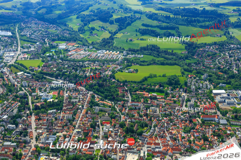 Die Luftaufnahme der Stadt Kempten Allgäu wurde vom UL-Flugzeug heraus erstellt ( keine Drohne )- hohe Auflösung für beste Qualität
