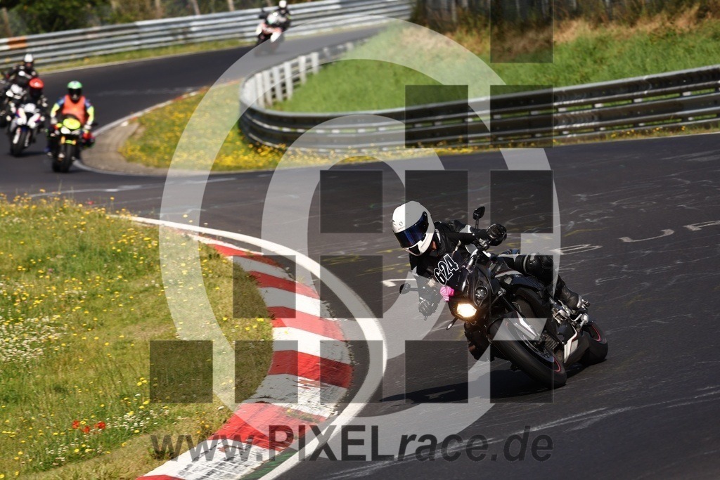 0624-20240730_03651 | Schöne Erinnerungen an spannende Momente - das festzuhalten ist unser Job. PIXELrace.de ist seit 2003 auf den Rennstrecken Europas unterwegs um die Action draußen beim Fahren und die wunderbare Stimmung imm Fahrerlager für euch einzufangen.