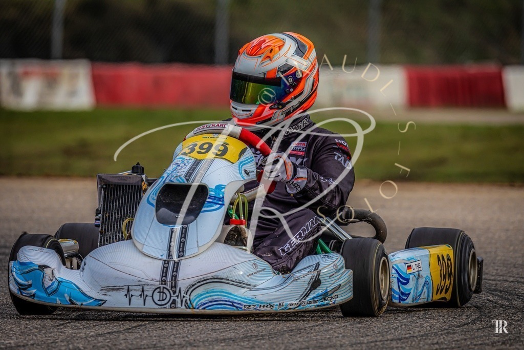 ebb9339070f040168e801a5fef28e8c8 | traudl_s_fotos