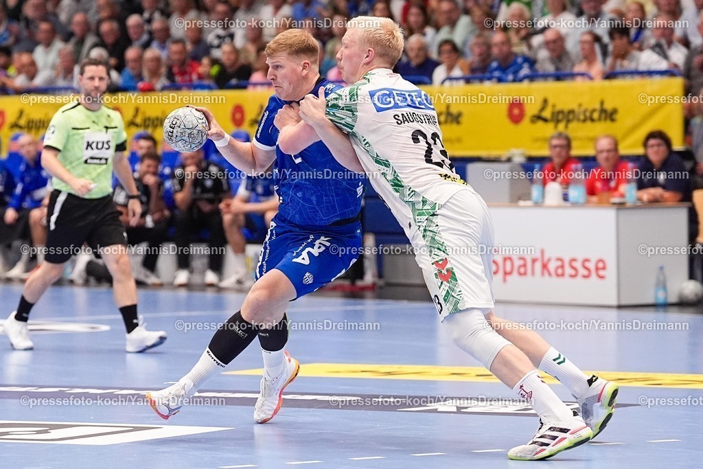 xydrx29082501091 | 29.08.2025, xydrx, Handball, 1.HBL, TBV Lemgo Lippe - SC Magdeburg, PHOENIX Contact-Arena: Lukas Hutecek (TBV Lemgo Lippe #2) im Zweikampf gegen Magnus Saugstrup (SC Magdeburg #23)