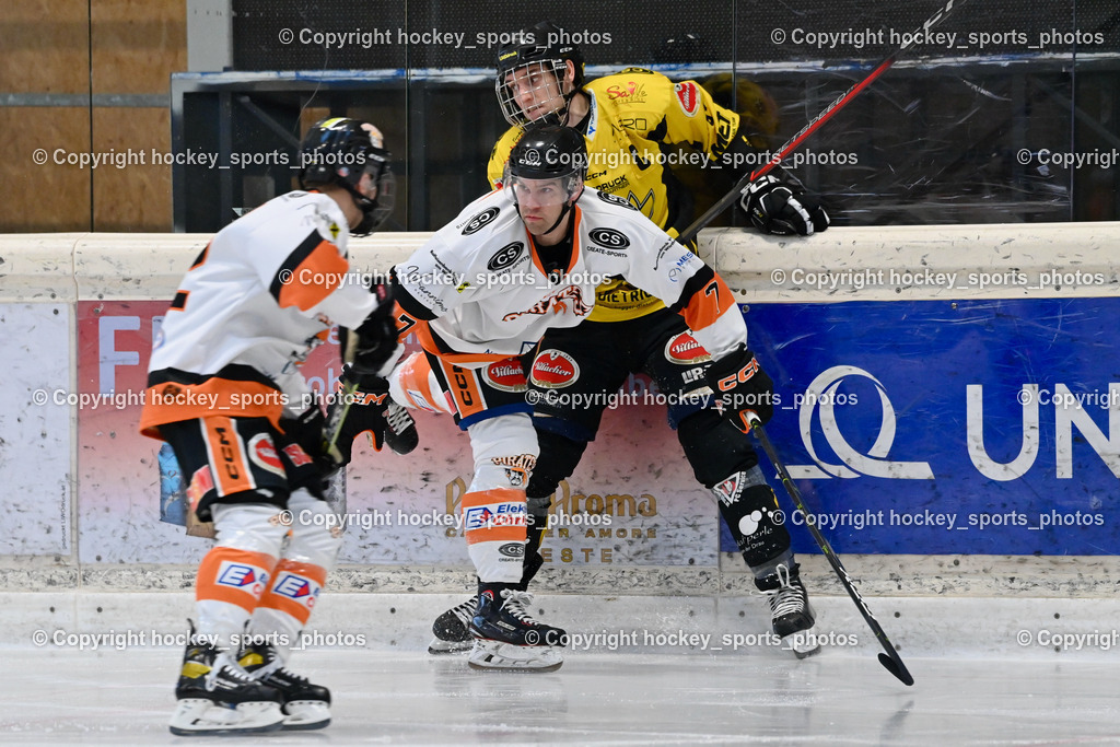 EC Hornets Spittal vs. USC Piraten Velden 18.2.2024 | #7 DeSantis lason USC Velden, #8 Komar Luca EC Hornets Spittal, EC Hornets Spittal vs. USC Piraten Velden 18.2.2024, EC Hornets Spittal vs. USC Piraten Velden 18.2.2024 am 18.02.2024 in Spittal an der Drau (Eissportzentrum Spittal), Austria, (Photo by Bernd Stefan)