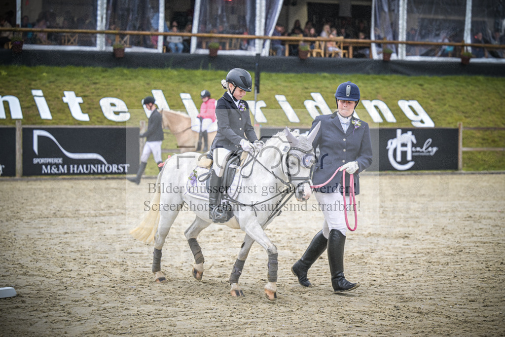 DOS_0146 | Entdecke hochwertige Reitturnierfotos von Foto Oger. Professionell, emotional und authentisch – jetzt Lieblingsmomente im Shop bestellen.Deutschlandweite Turnierfotografie. - Realisiert mit Pictrs.com
